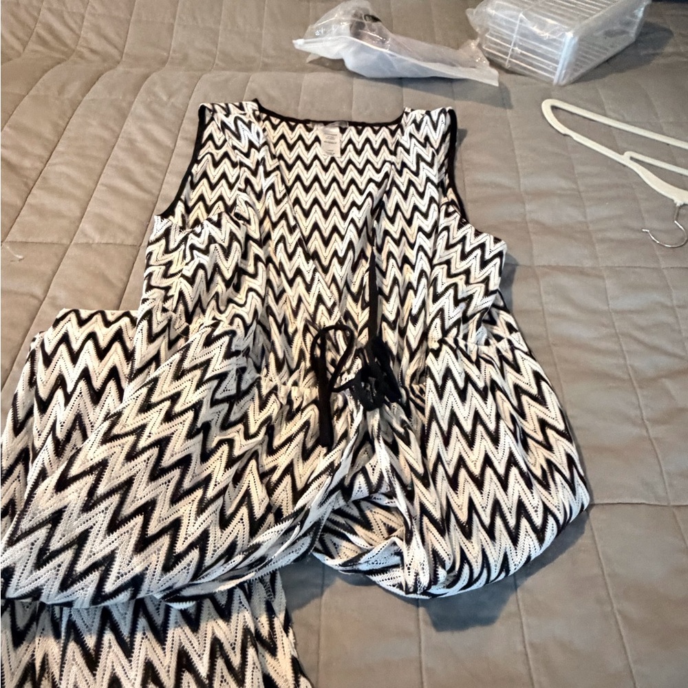 Black and White Zigzag Swim Cover-up